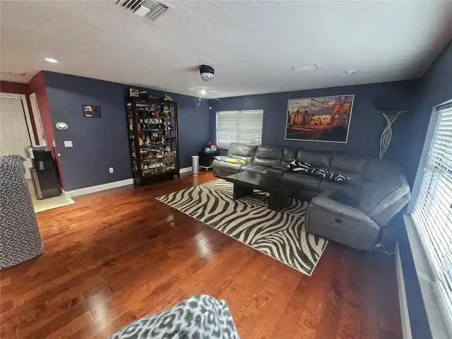 Listing Photo 9