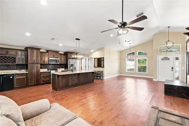 Listing Photo 7