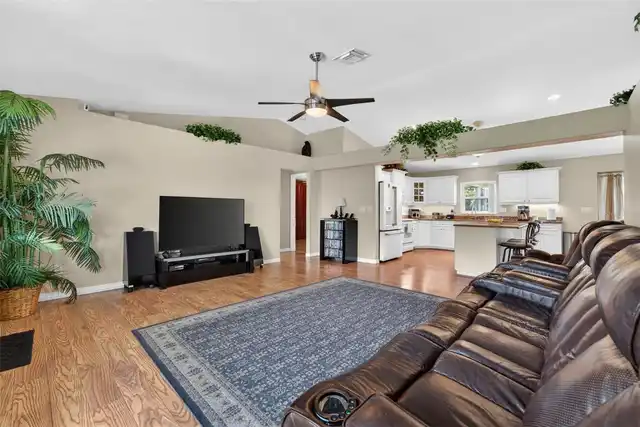 Listing Photo 7