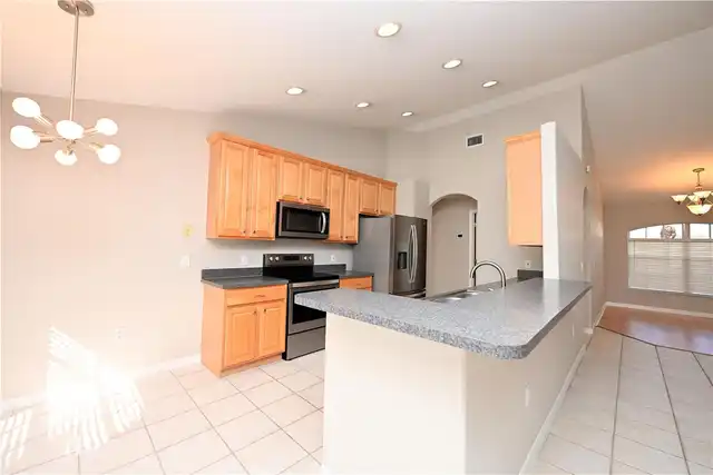 Listing Photo 12