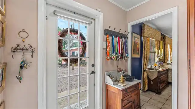 Listing Photo 11