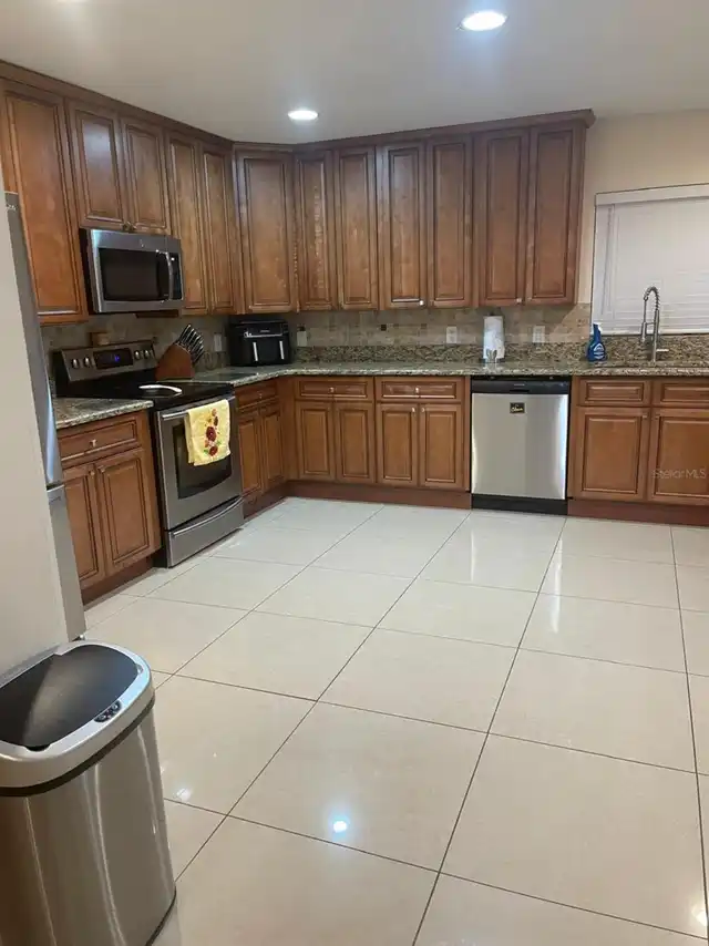 Listing Photo 10