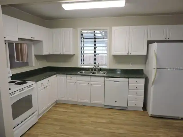 Listing Photo 9