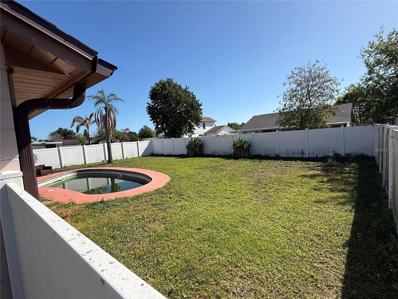 Listing Photo 12