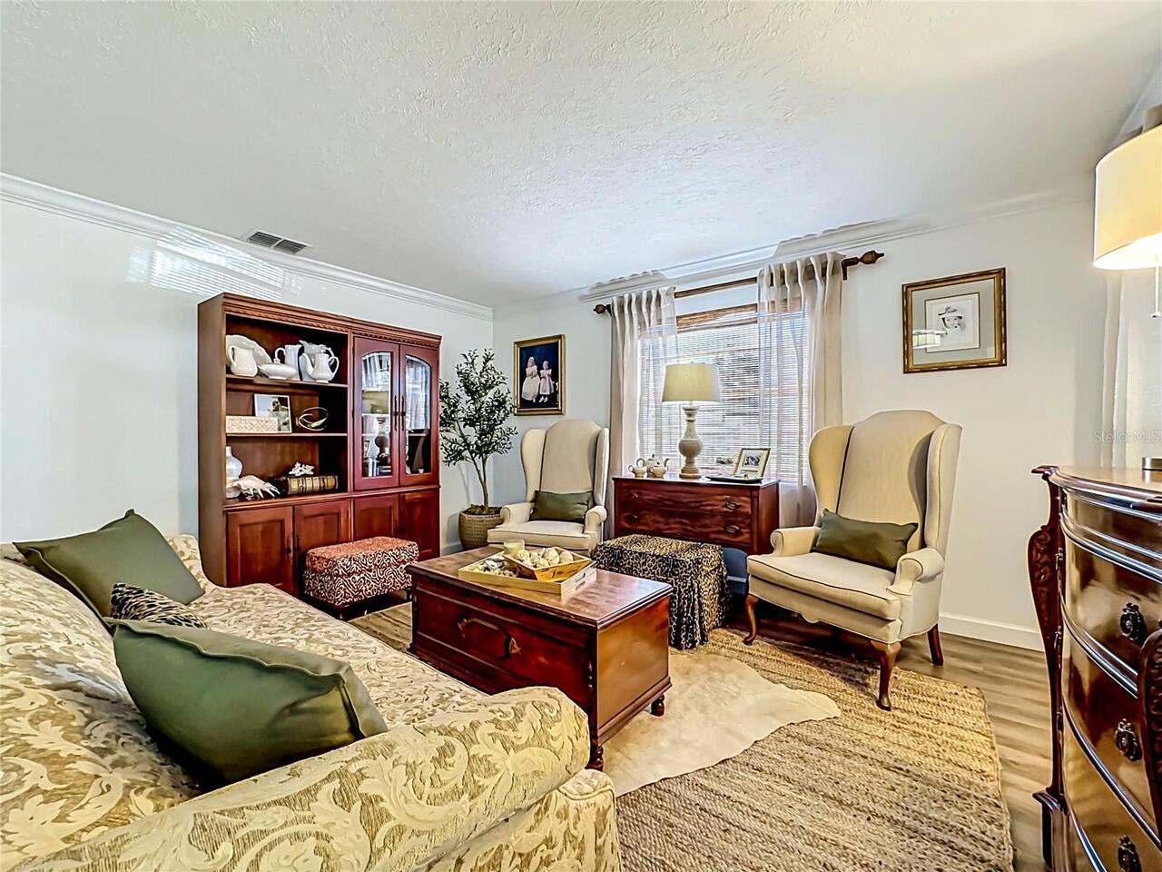 Listing Photo 10