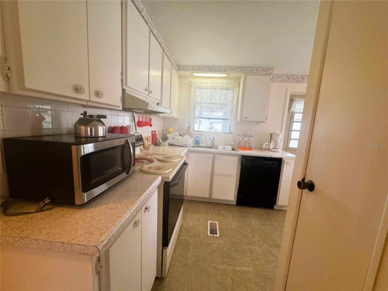 Listing Photo 12