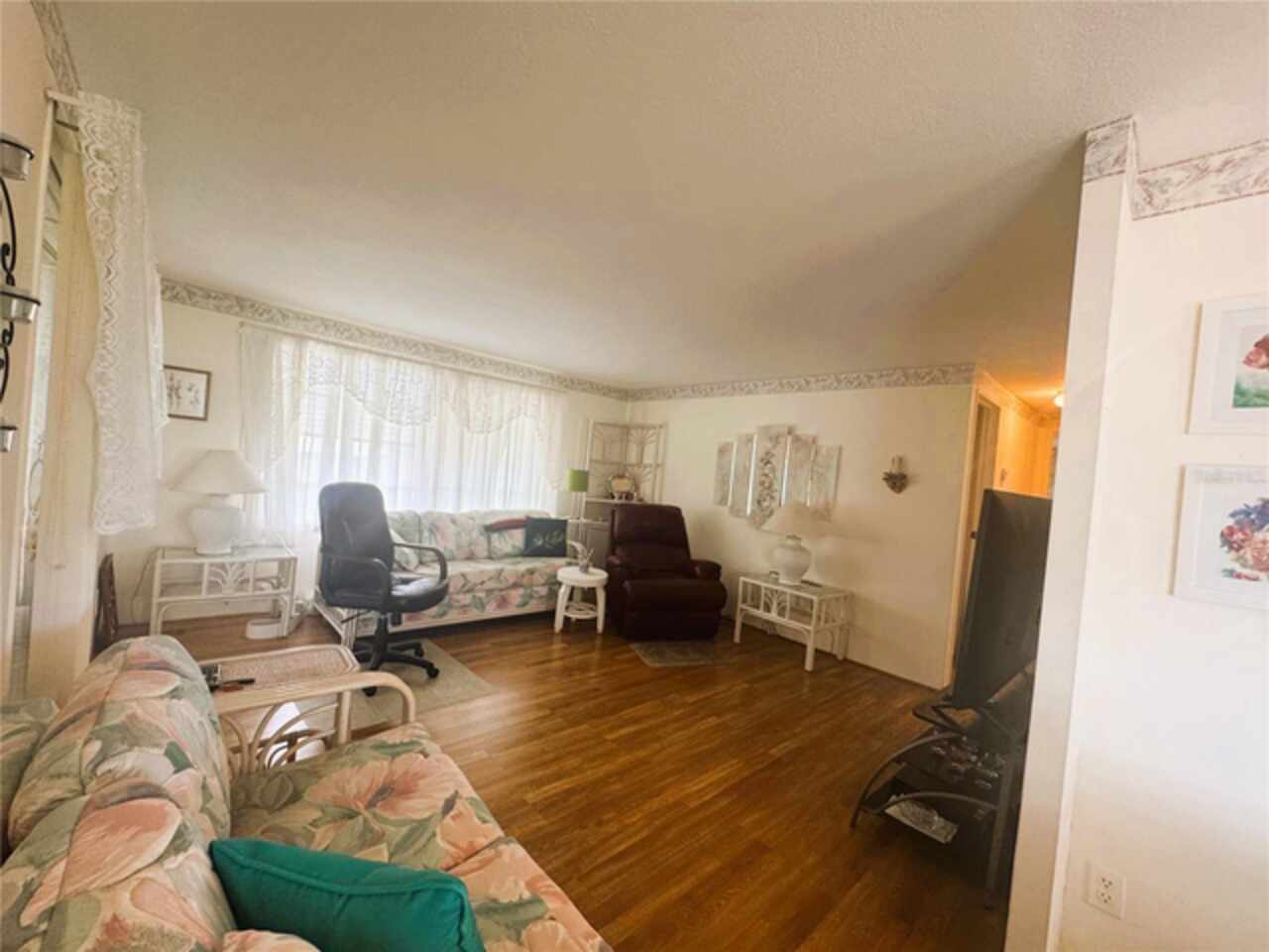 Listing Photo 16