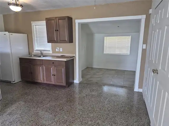 Listing Photo 10