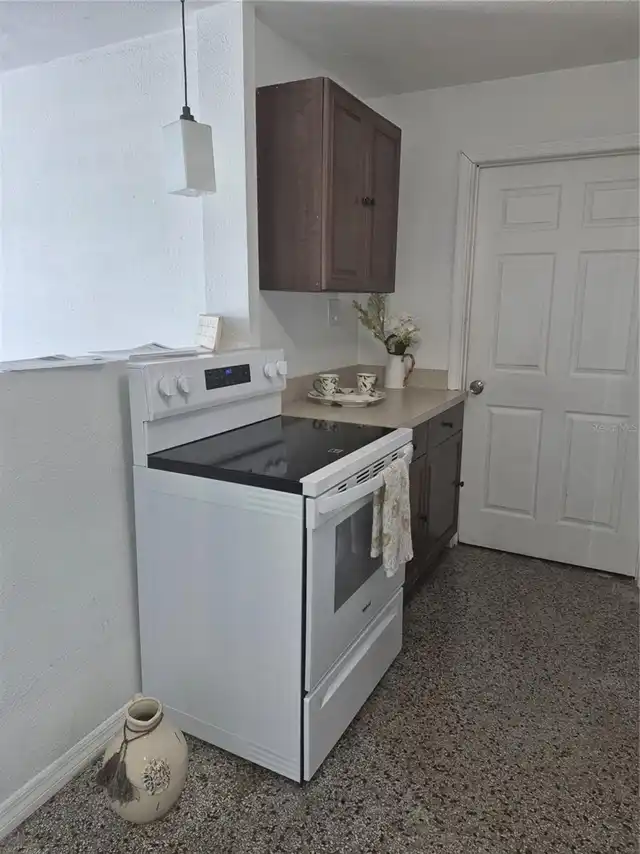Listing Photo 12