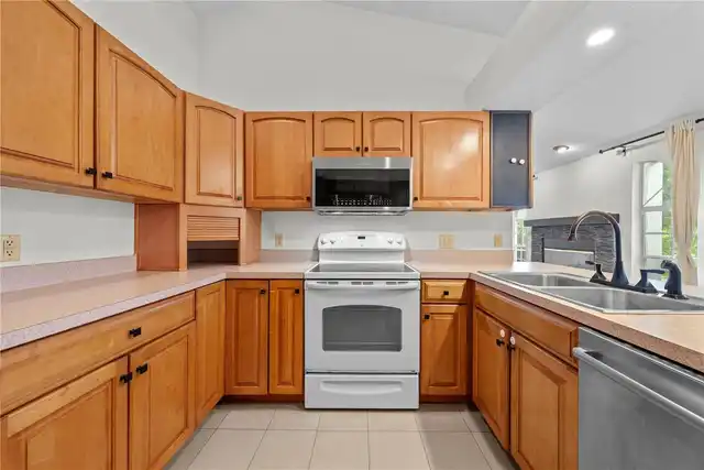 Listing Photo 9