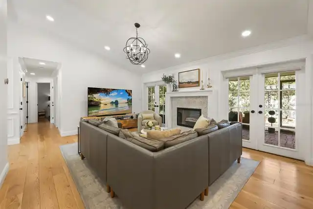 Listing Photo 9