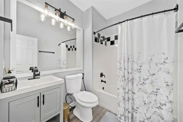Listing Photo 12