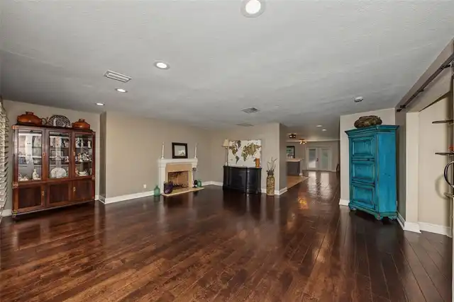 Listing Photo 9