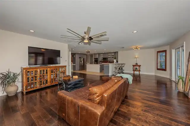 Listing Photo 18
