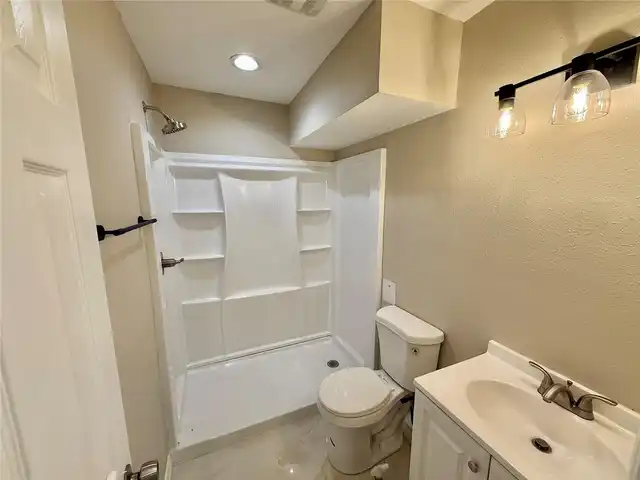 Listing Photo 12