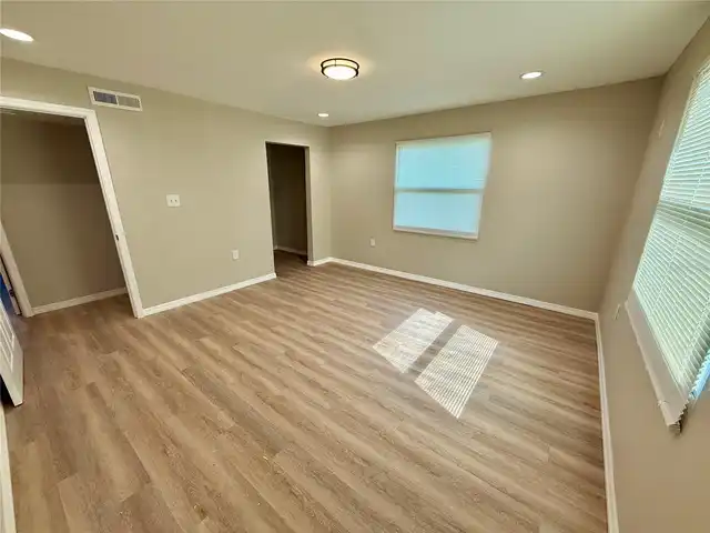 Listing Photo 13