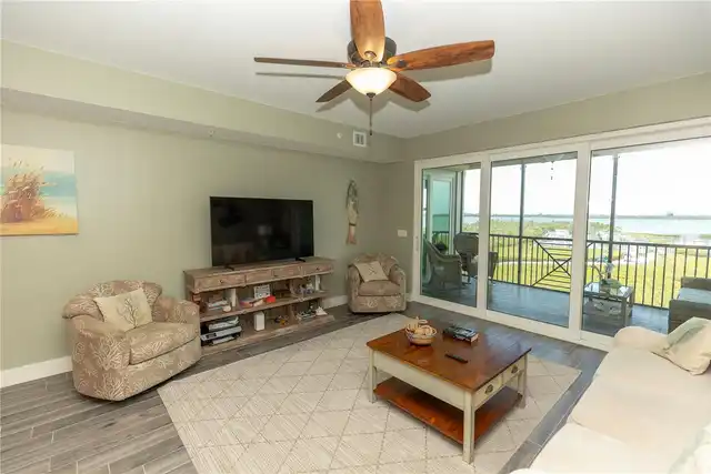 Listing Photo 10