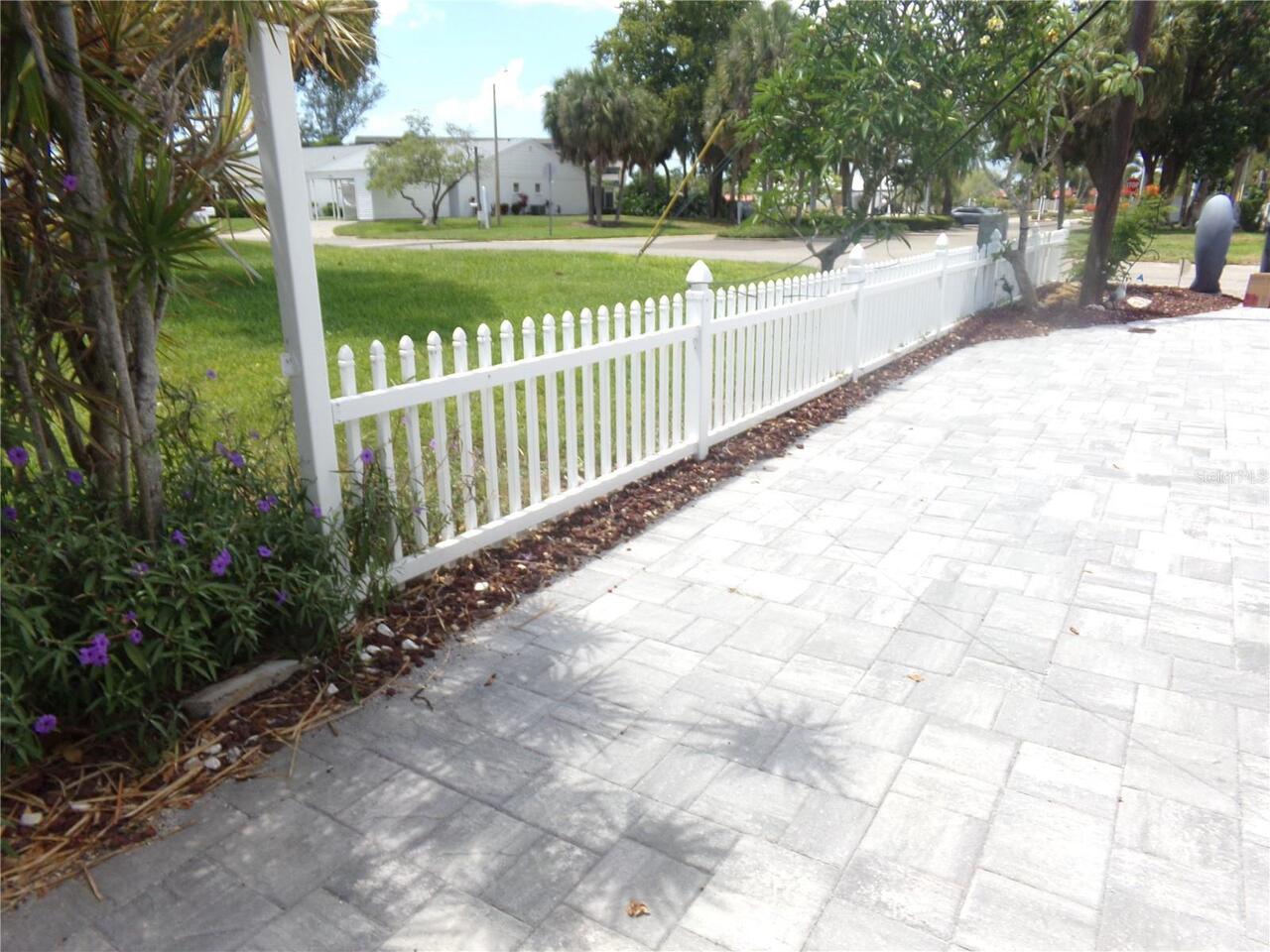 Listing Photo 11