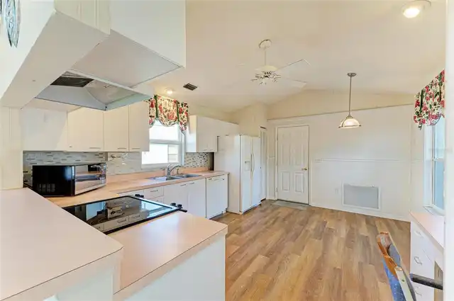 Listing Photo 16