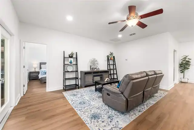 Listing Photo 11