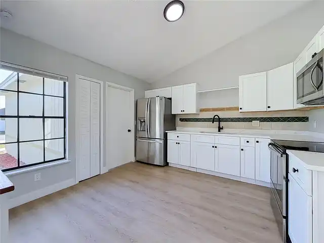 Listing Photo 9