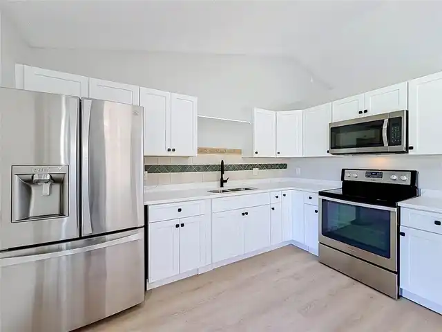 Listing Photo 10