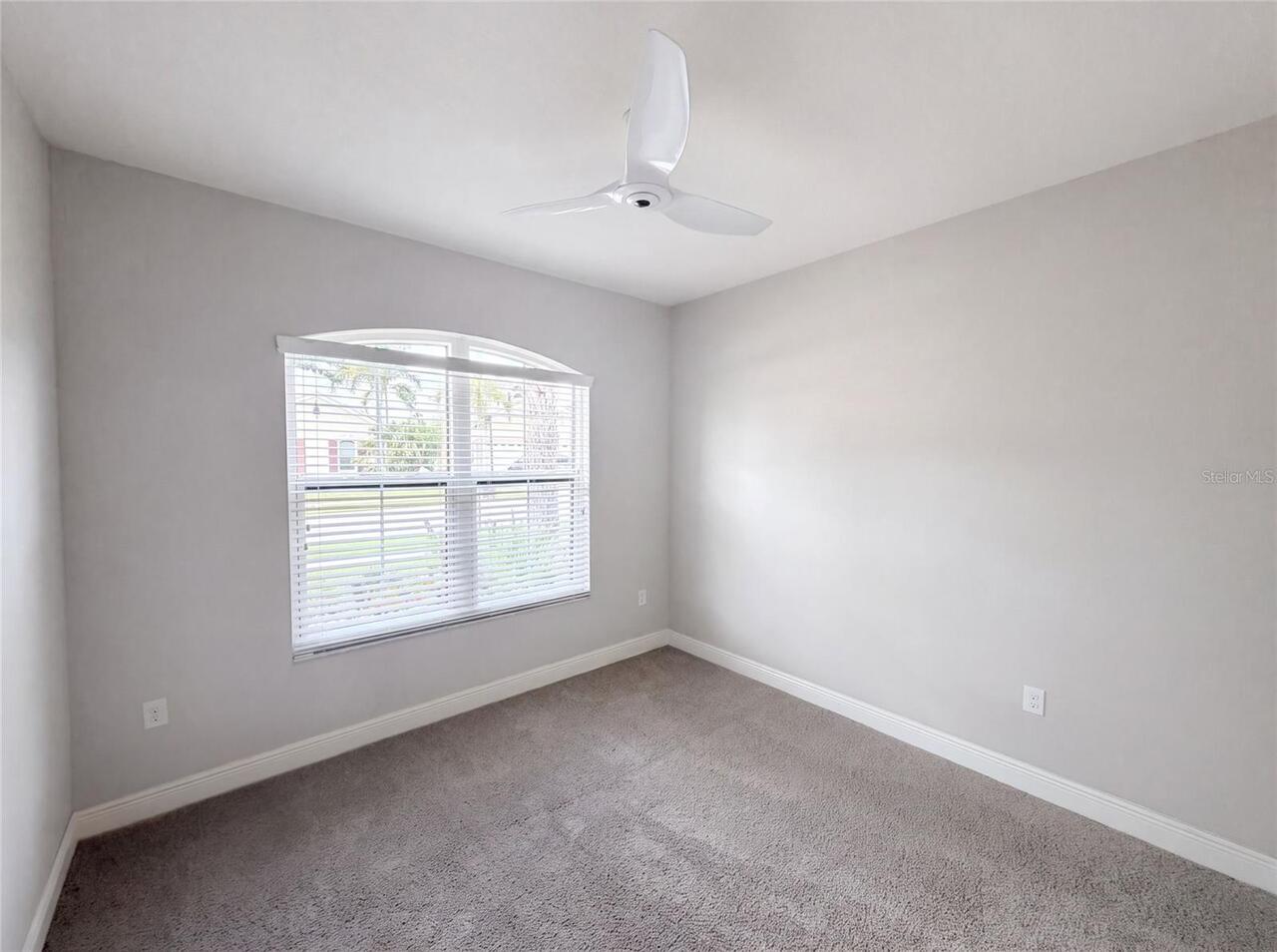 Listing Photo 12