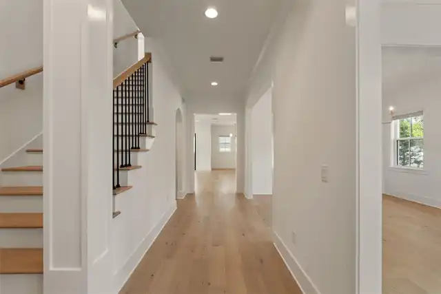 Listing Photo 11