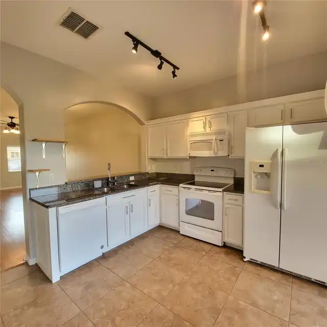 Listing Photo 8