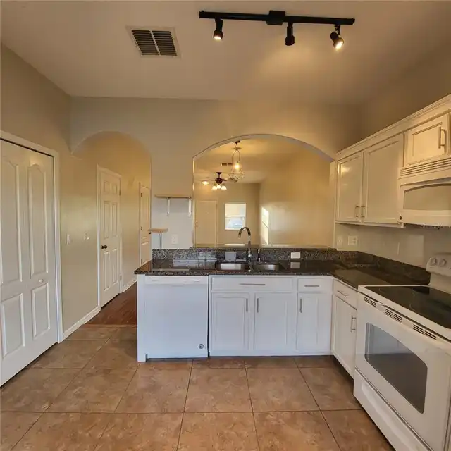 Listing Photo 9