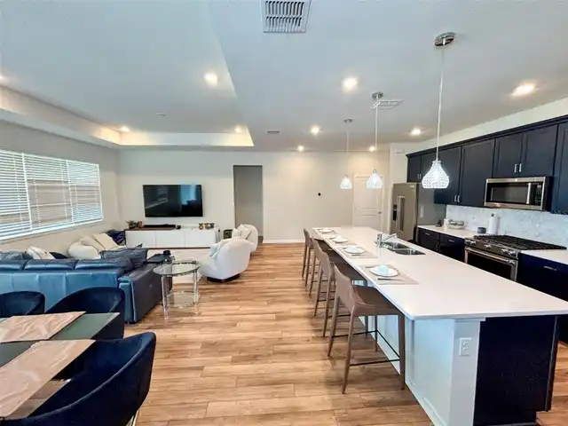 Listing Photo 10