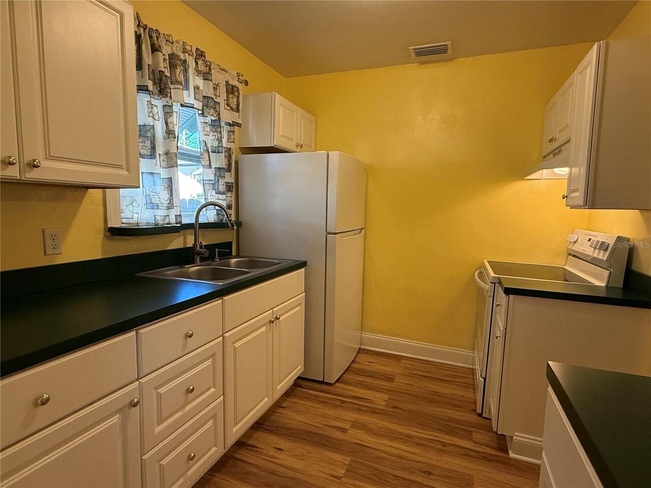 Listing Photo 10