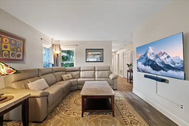 Listing Photo 11