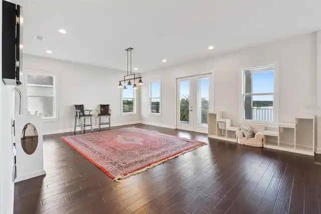 Listing Photo 17