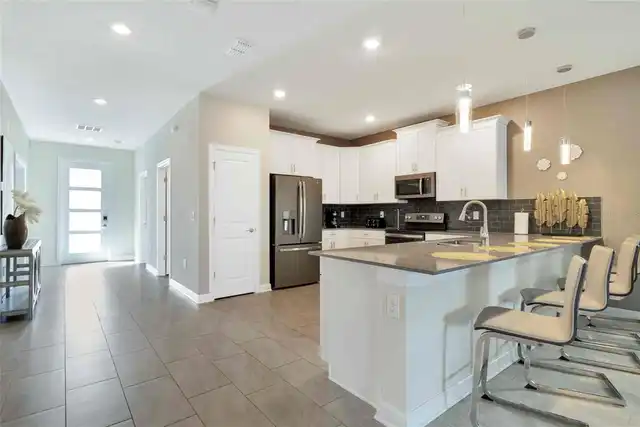 Listing Photo 12