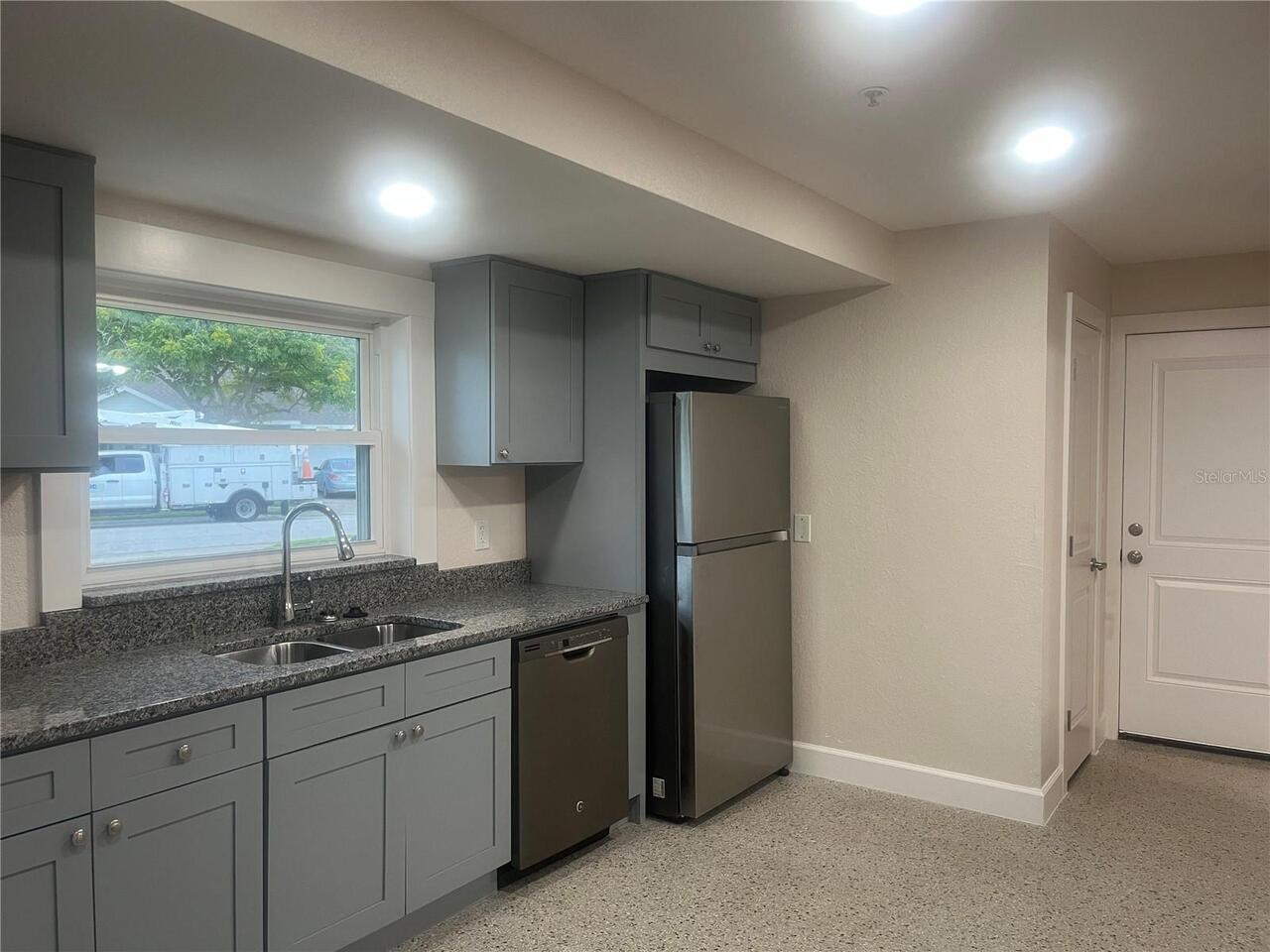 Listing Photo 9