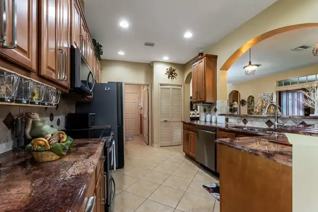 Listing Photo 9