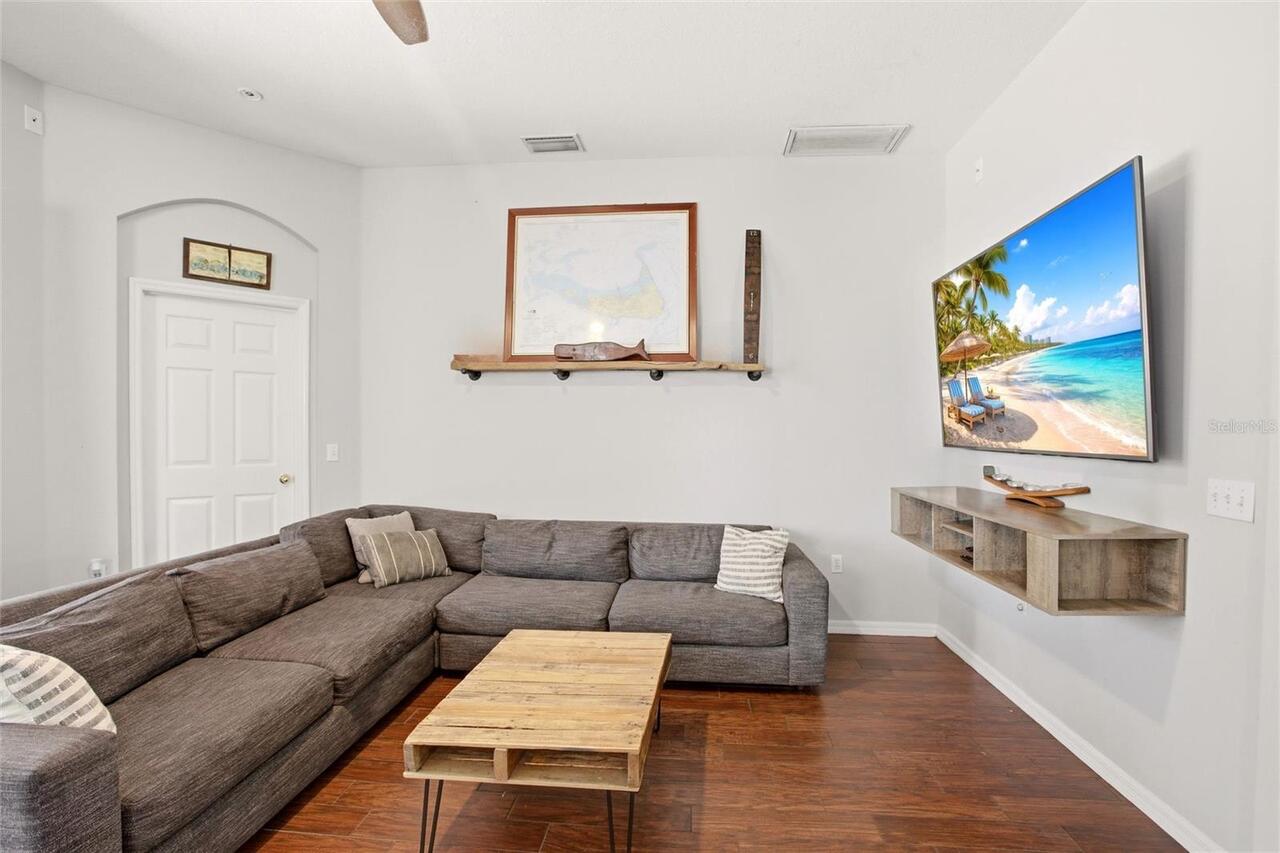 Listing Photo 17
