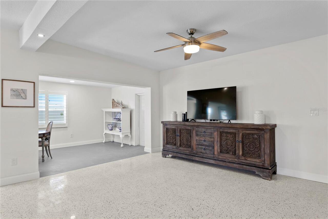 Listing Photo 11