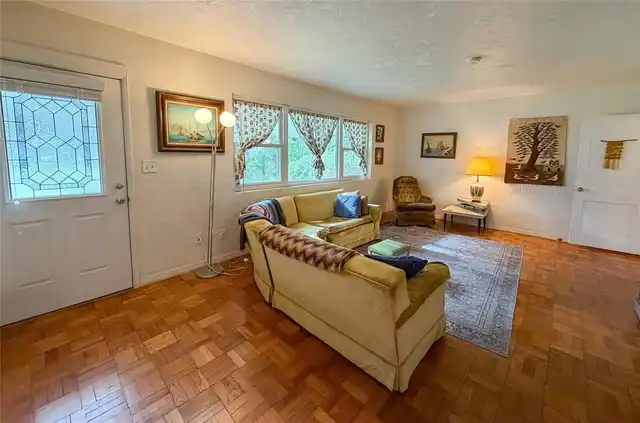 Listing Photo 10