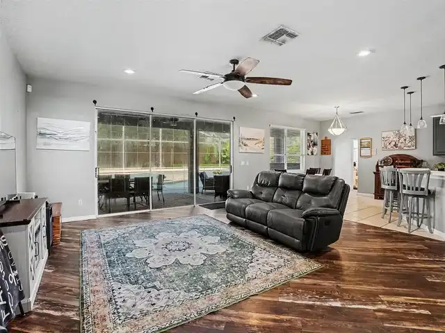 Listing Photo 11
