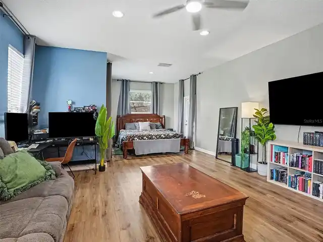 Listing Photo 12