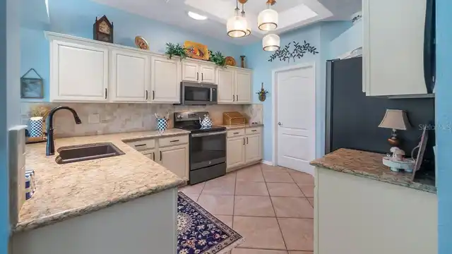 Listing Photo 11