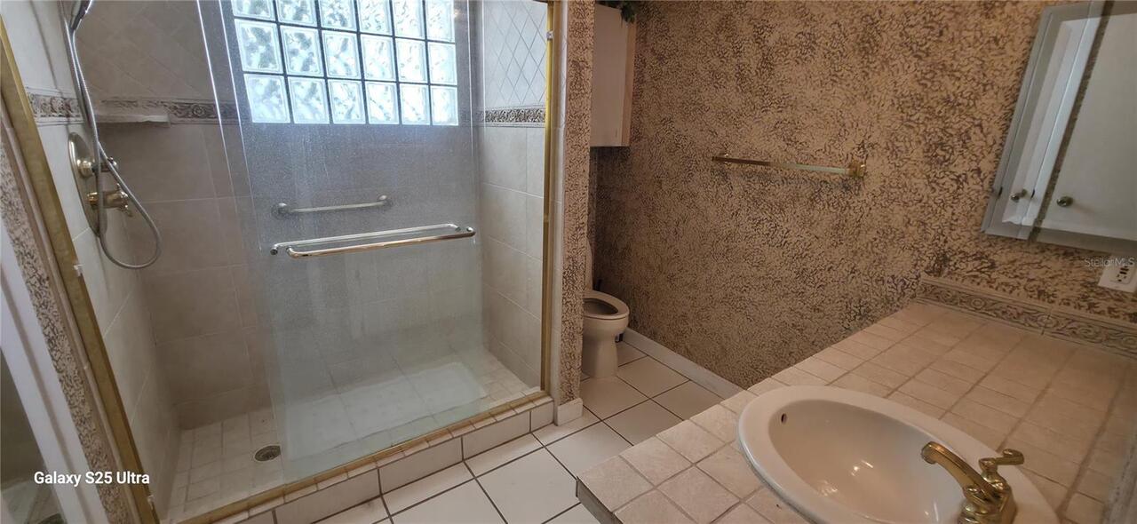 Listing Photo 12