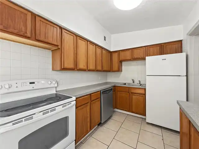 Listing Photo 9