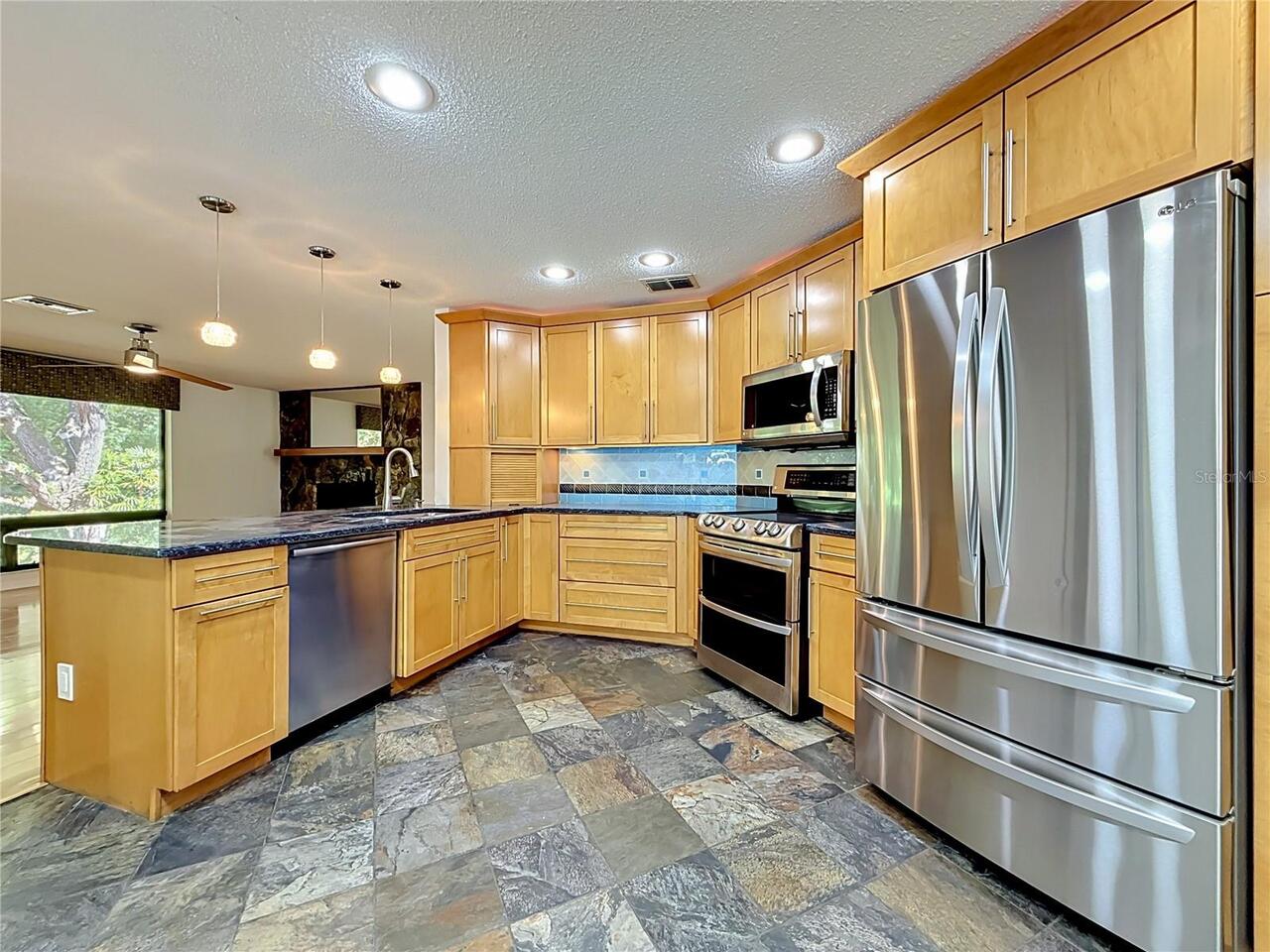 Listing Photo 12