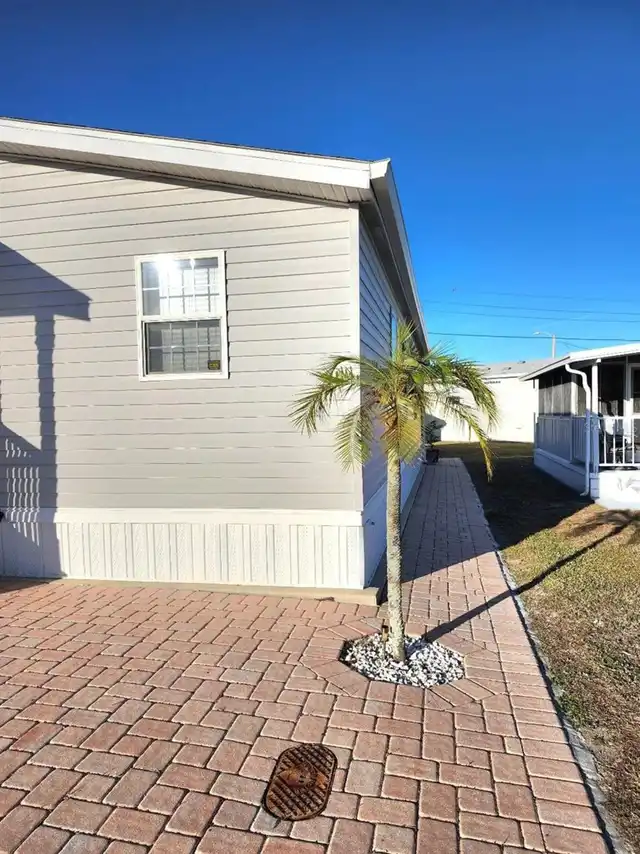 Listing Photo 9