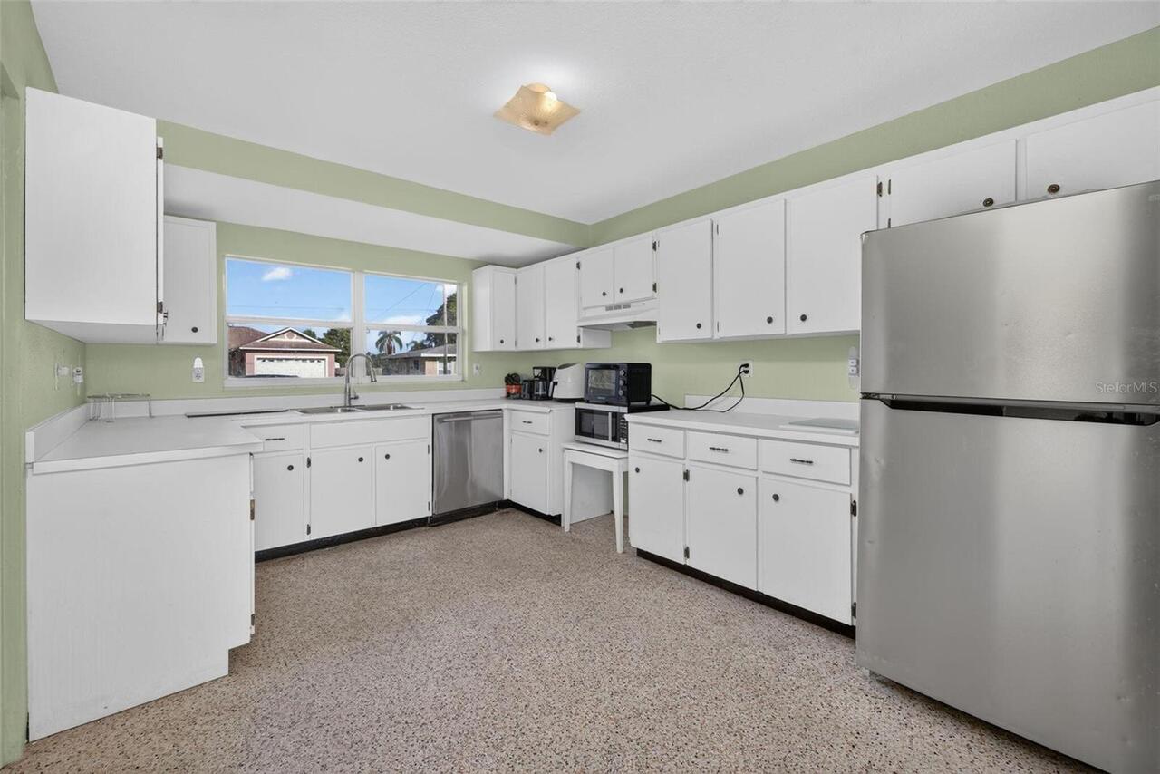 Listing Photo 11
