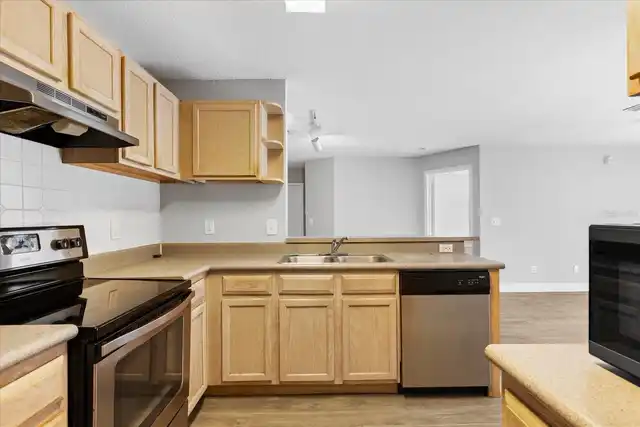 Listing Photo 6