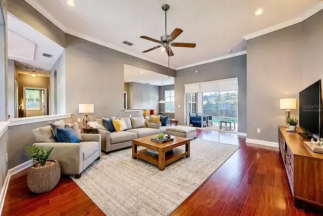 Listing Photo 11
